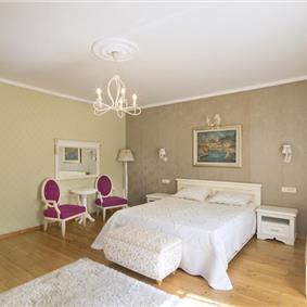 5 bedroom bayside villa with pool near Kotor, sleeps 12